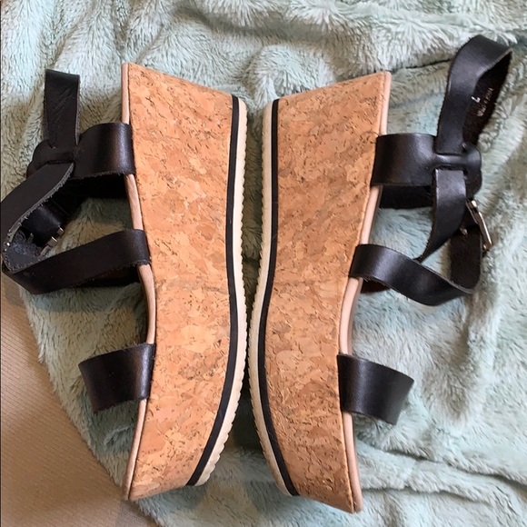 COPY - BLACK STRAPPY PLATFORM SANDALS - Picture 3 of 5